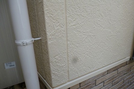 外壁がサイディングのため、ローラーでの塗装が可能